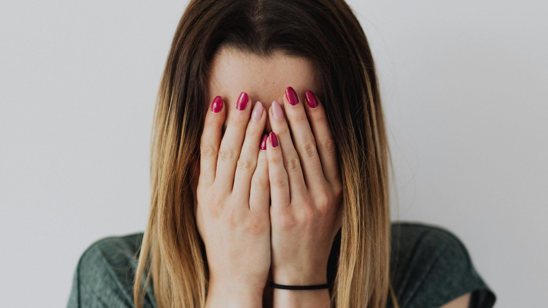 Why is it so difficult to keep a secret? What psychology reveals