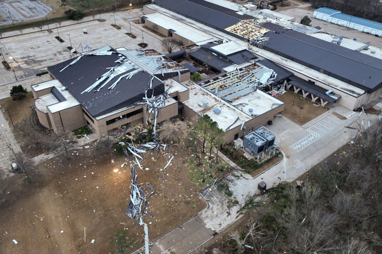 Oklahoma tornadoes kill 2 near Beggs as storms sweep across state