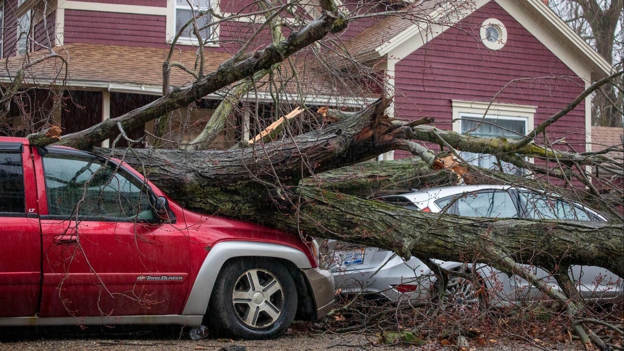 Deadly tornadoes and storms slam central US