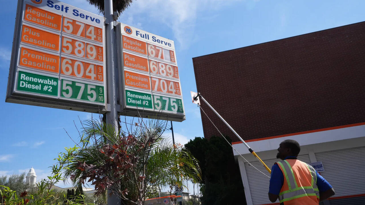Surge in oil prices amid ongoing conflict in Iran