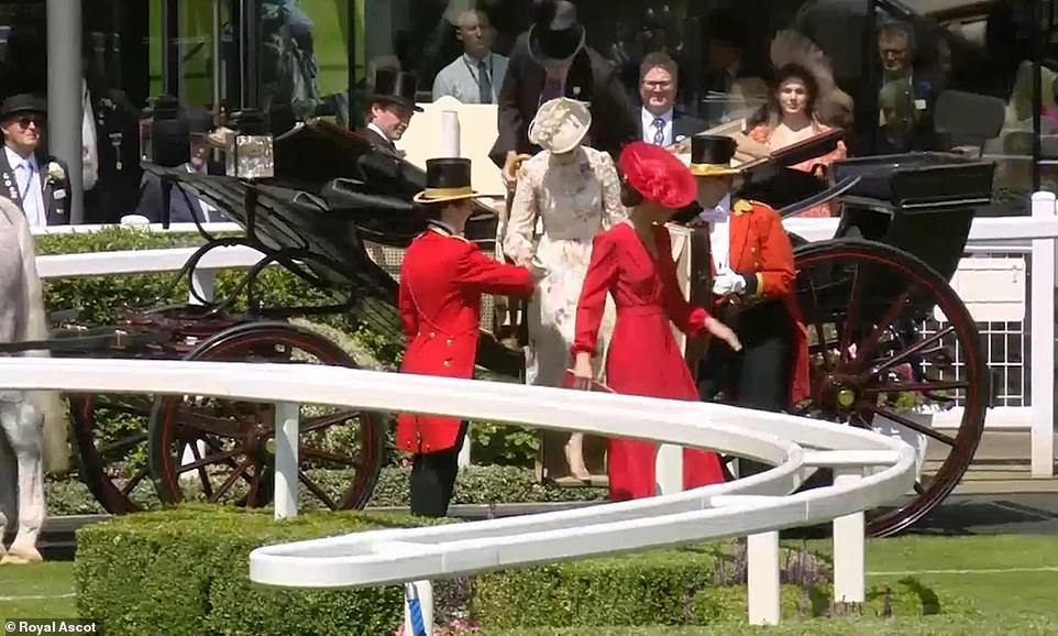 Body language expert: Kate and Beatrice's awkward day at Royal Ascot