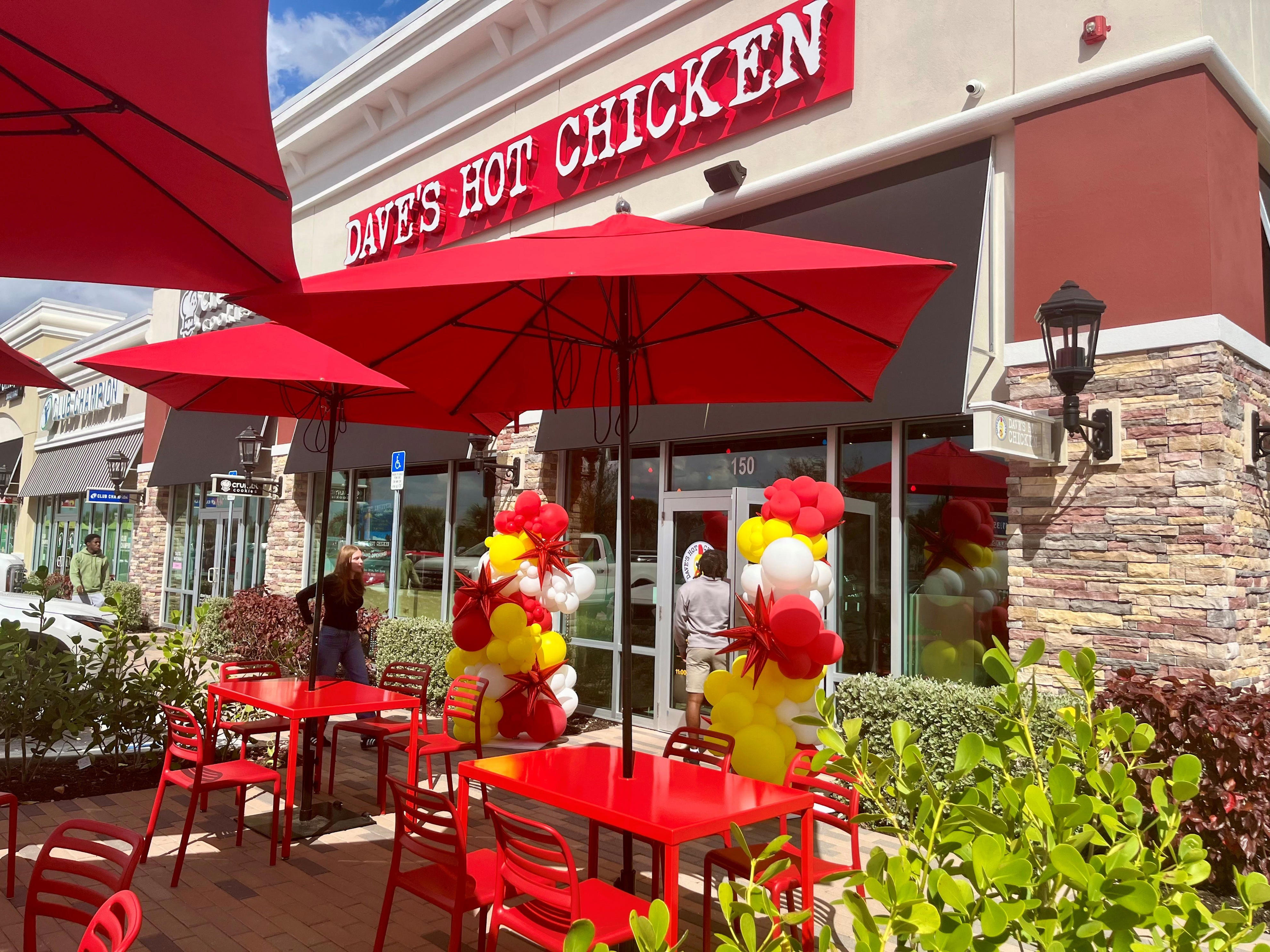 Dave's Hot Chicken opens in Fort Myers, and fans are lining up