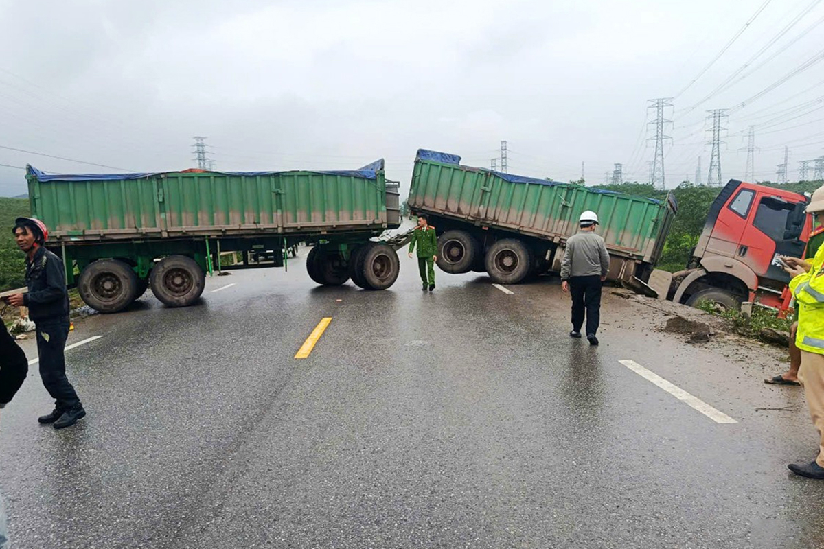 Hai phụ nữ bị xe đầu kéo tông tử vong