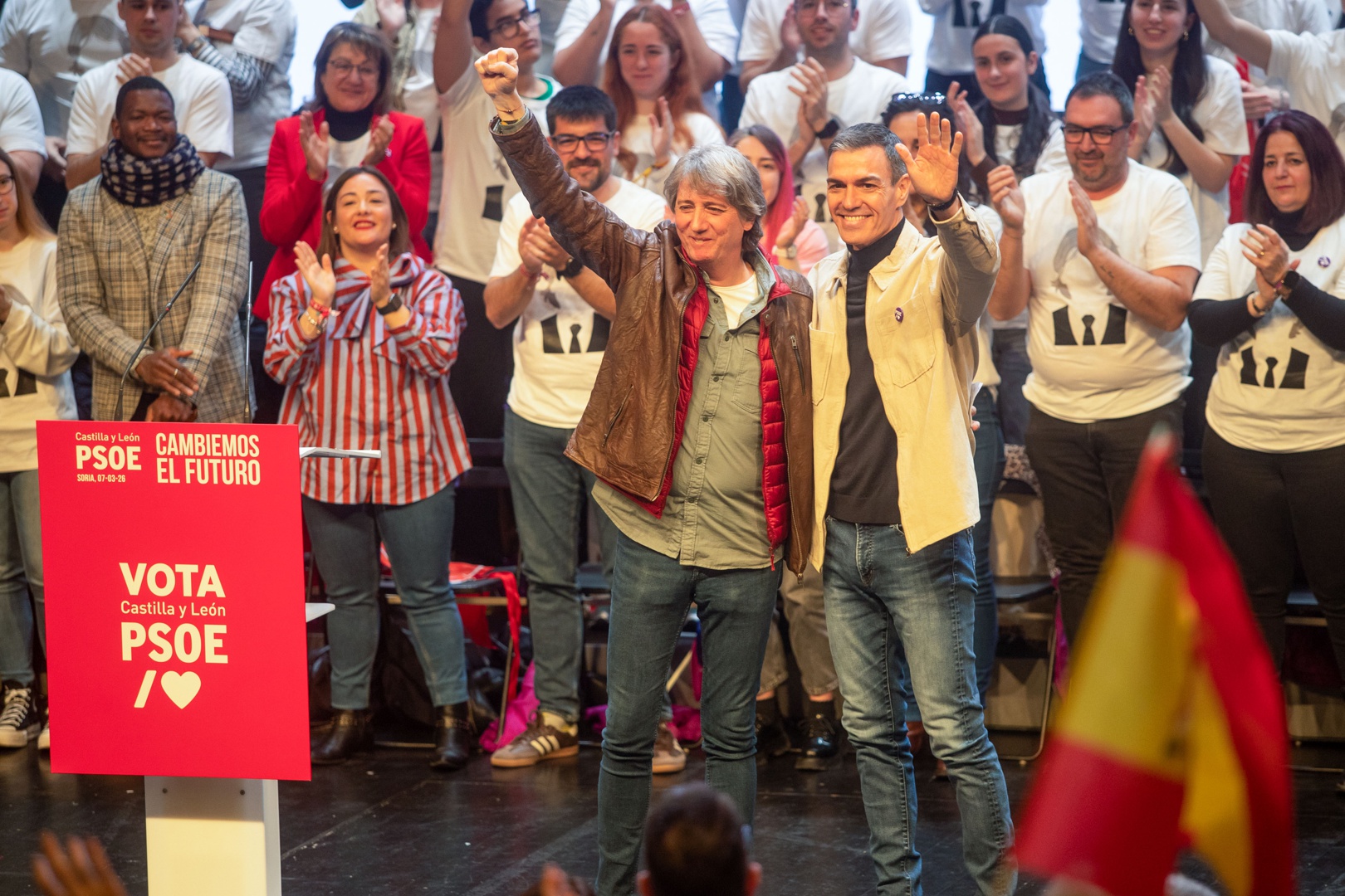 Sánchez acusa a Feijóo y Abascal de apoyar una guerra que va a ...