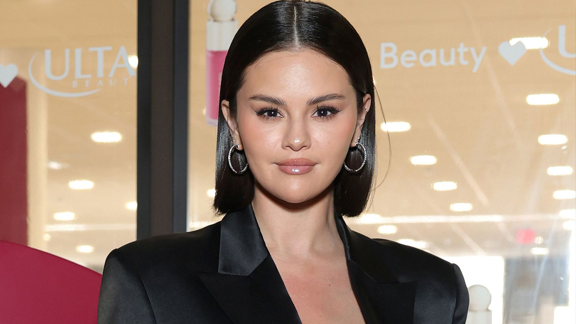 Selena Gomez debuts a new haircut and says goodbye to her long bob