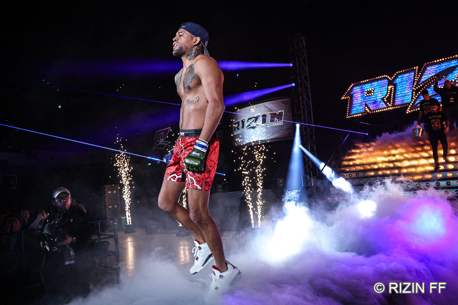 Kyoma Akimoto def. Patchy Mix at RIZIN 52: Best photos