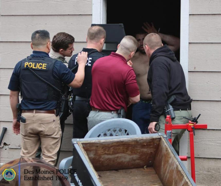Theft suspect arrested after brief pursuit, standoff in Des Moines
