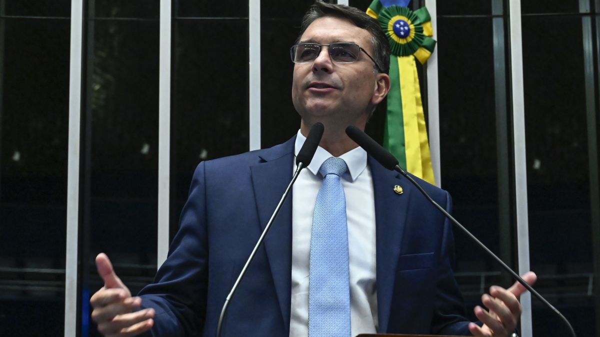 Flávio Bolsonaro defende classificar facções criminosas como terroristas