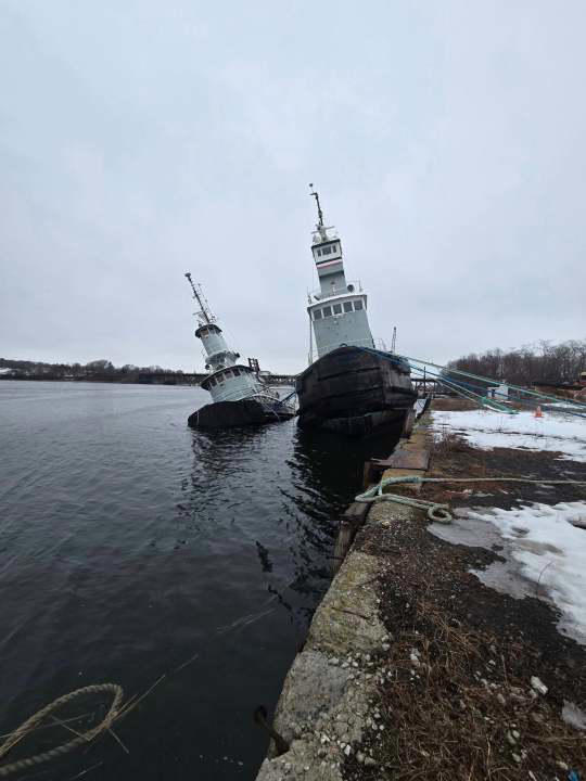 Crews working to keep capsized tugboat afloat in Fall River