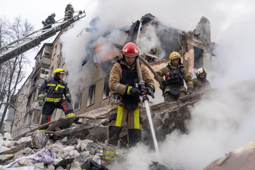 Russian missile hits apartment building in Ukraine, killing at least 10<br>