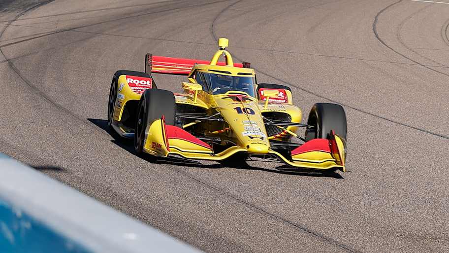 28-race IndyCar streak comes to a screeching halt, thanks to Phoenix wreck