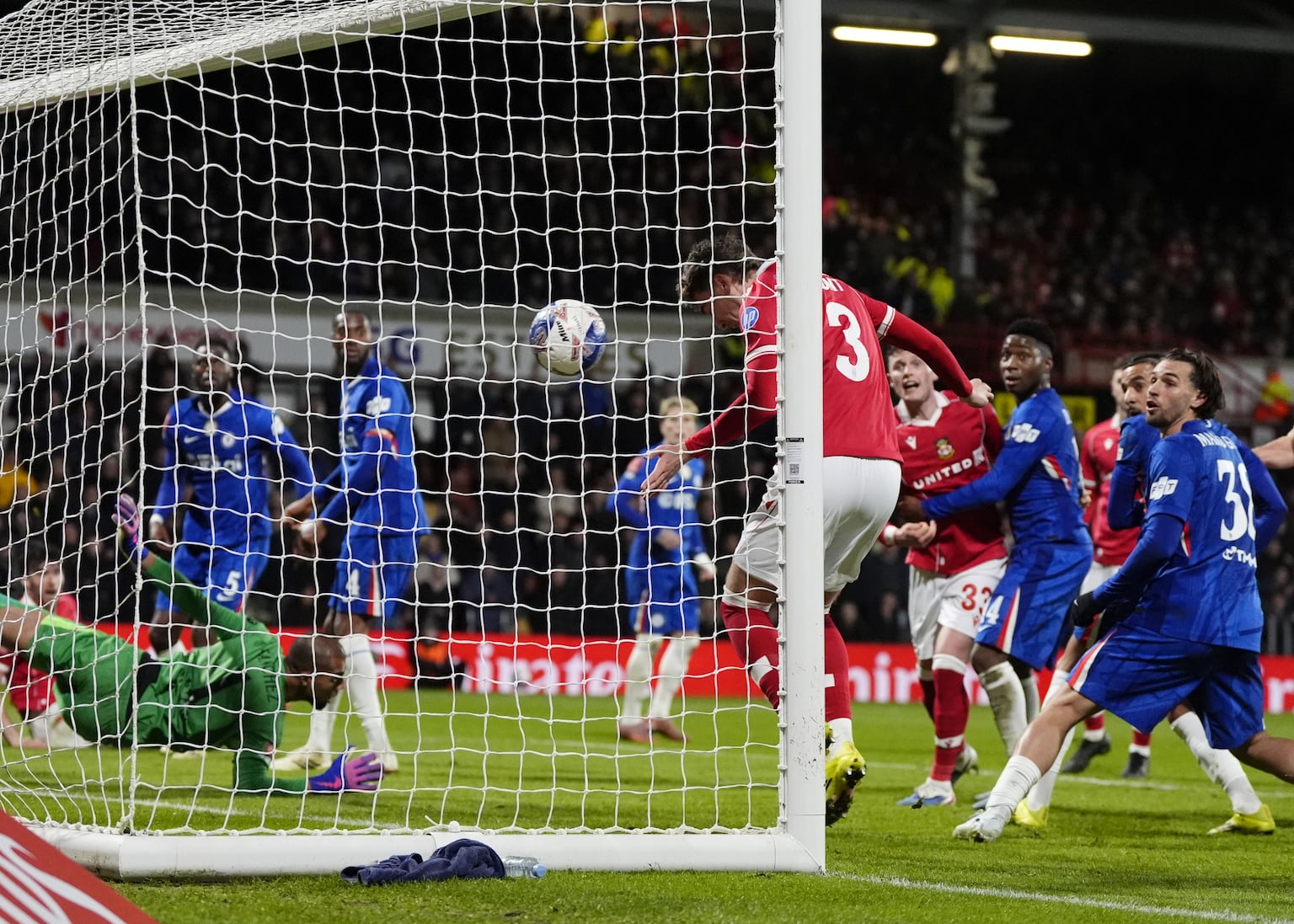 Liam Rosenior admite que el Chelsea tuvo suerte contra el ‘magnífico’ Wrexham