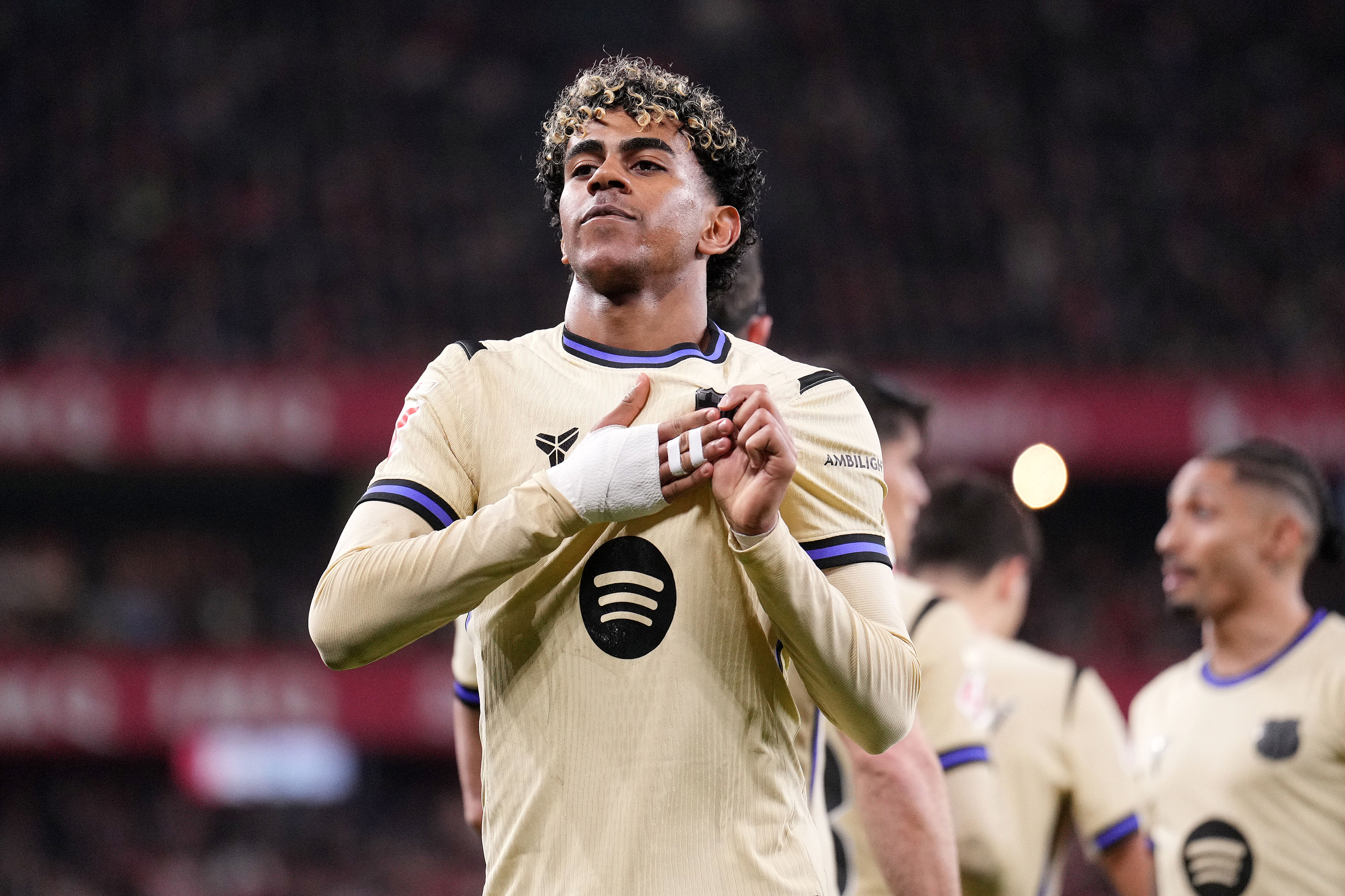 Lamine Yamal supera a Lionel Messi y Cristiano Ronaldo cuando la estrella del Barcelona anotó su gol número 50 en su carrera.