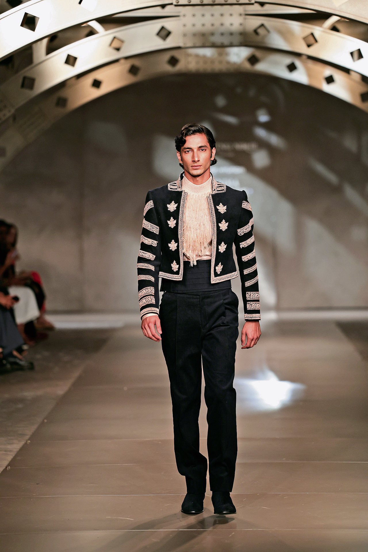 Uniformly unforgettable