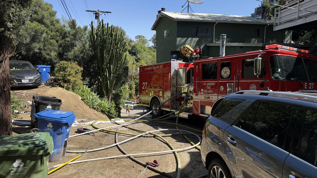 Home destroyed after fire threatens Hollywood Hills neighborhood, Los ...
