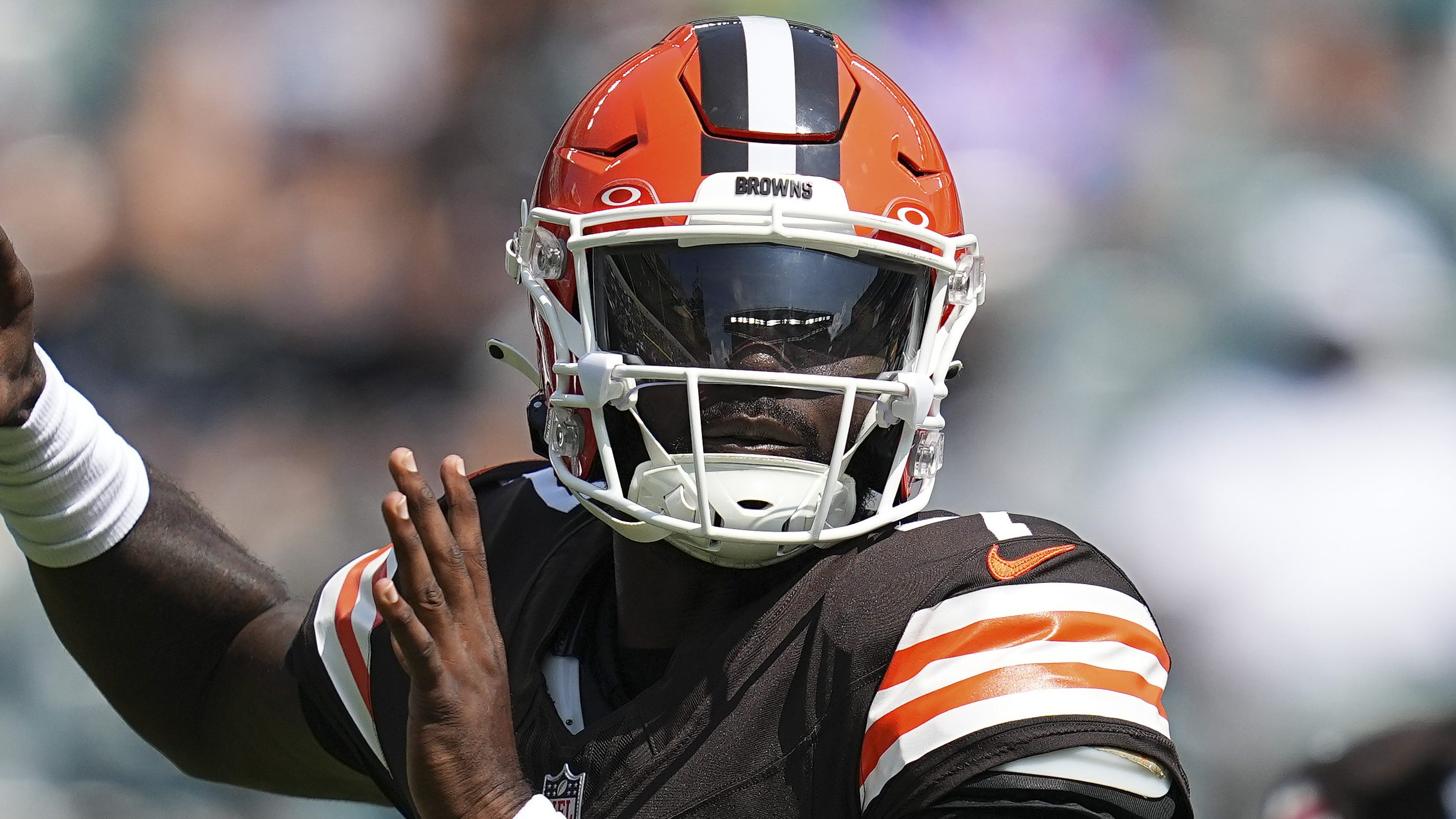 Ex-Browns QB lands with division rival on 2-year deal<br>