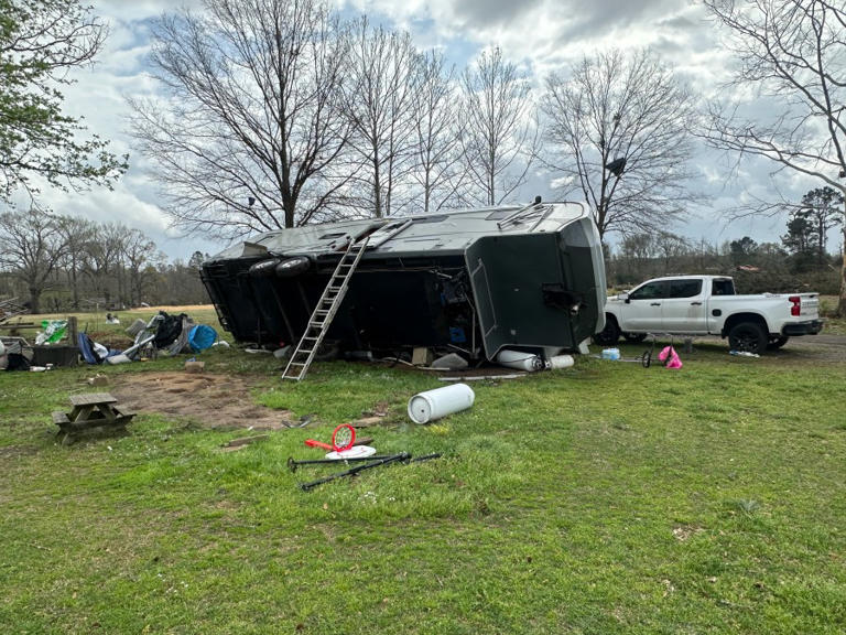Family recovers after tornado flips mobile home in East Texas