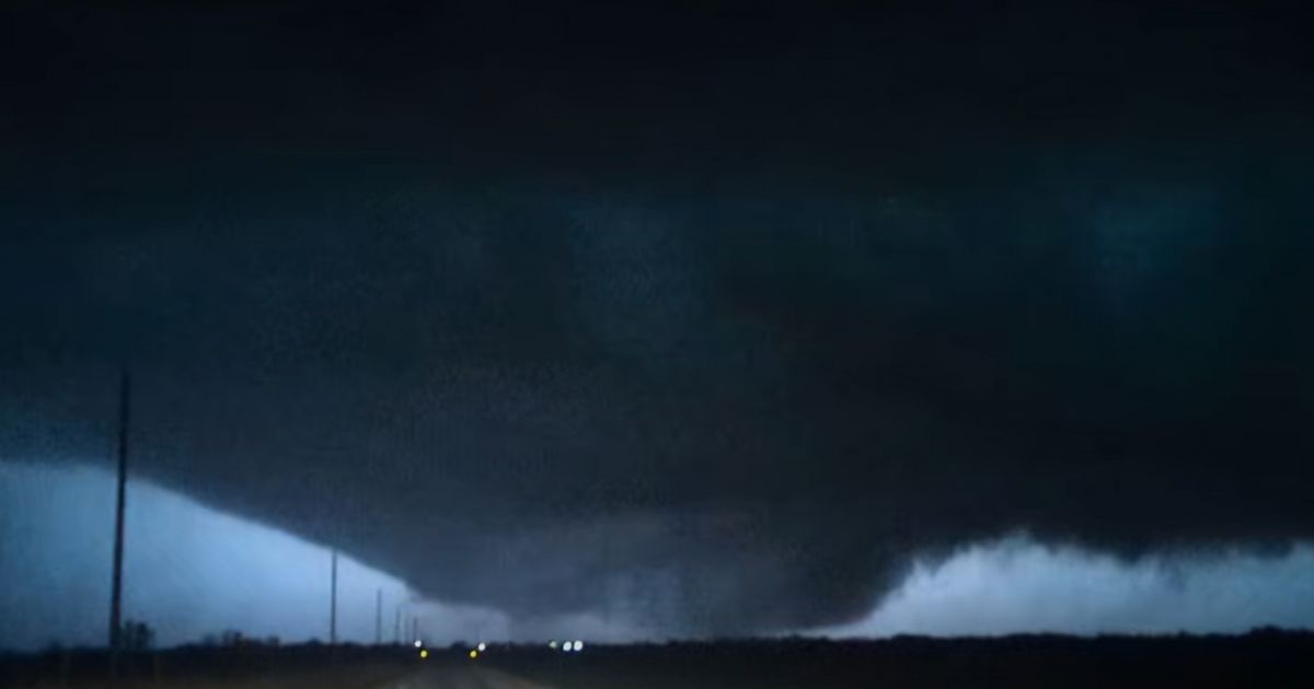 Authorities searching debris after suspected tornadoes kill 6 in Michigan, Oklahoma<br>