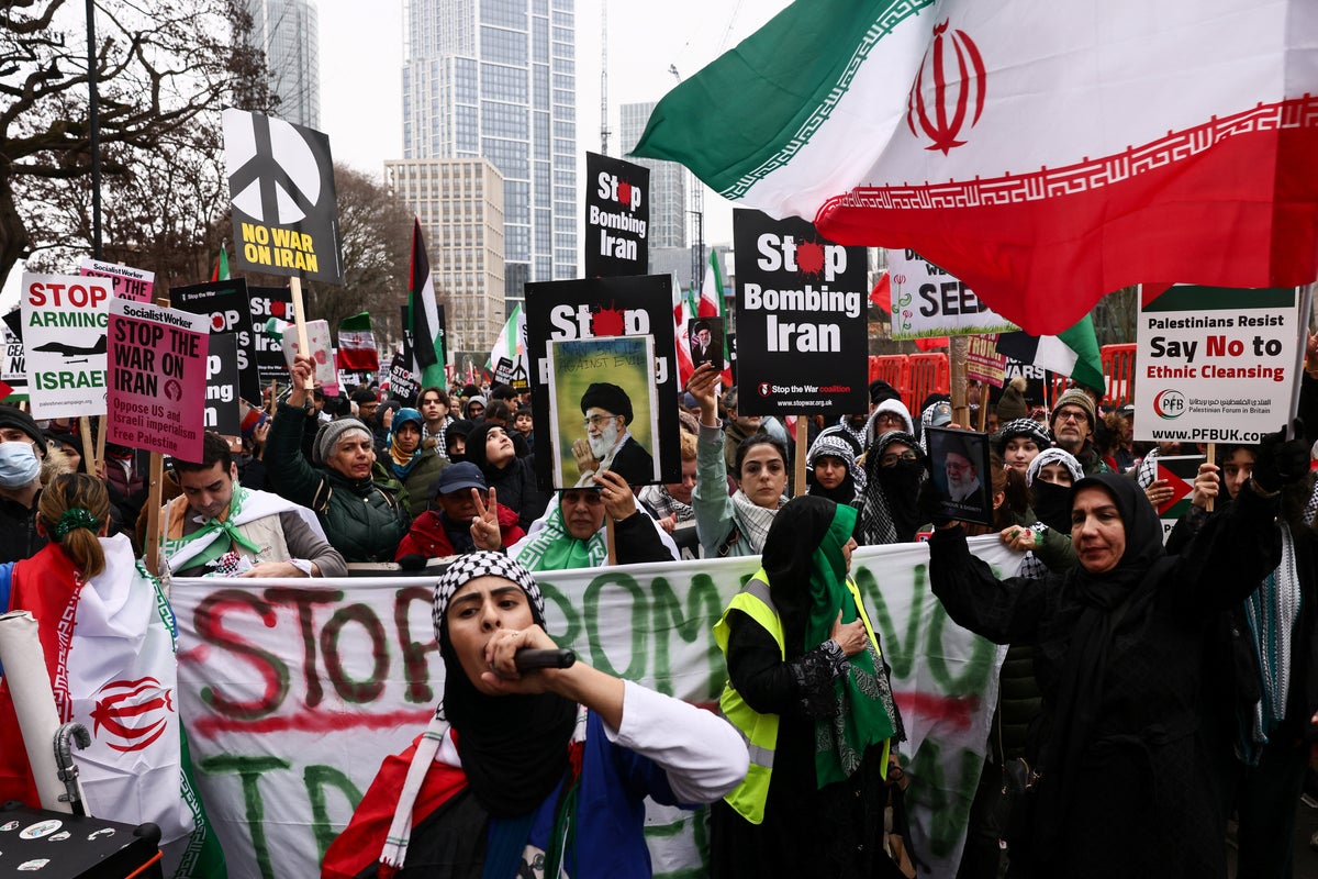 Protesters chant 'stop the bombing' and demand end to Iran war