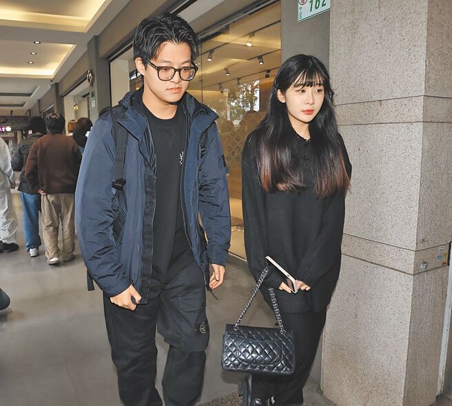 袁惟仁含笑入女兒袁融的夢