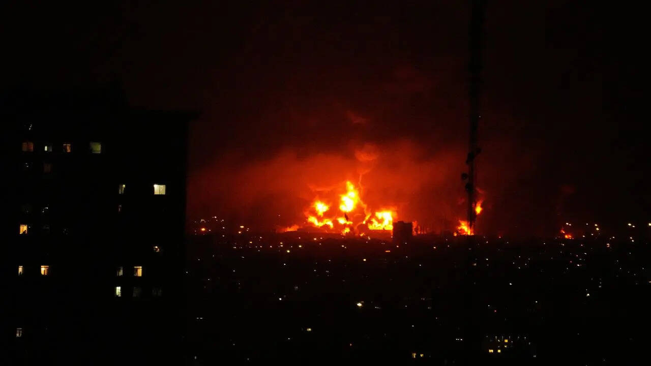 Video: Moment massive blasts rock Tehran oil refinery after US-Israel ...