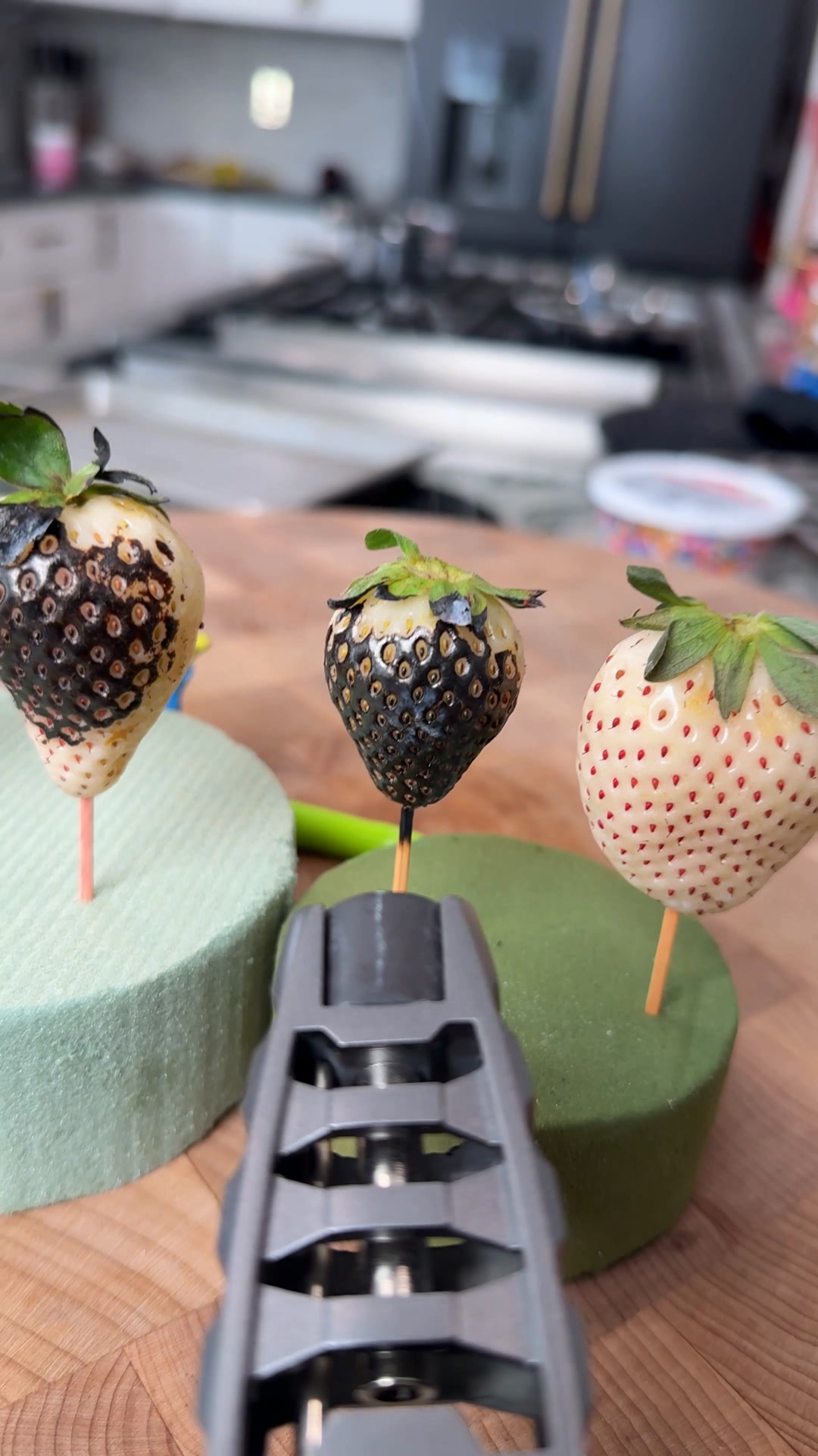 Can the white strawberry last 30 seconds?