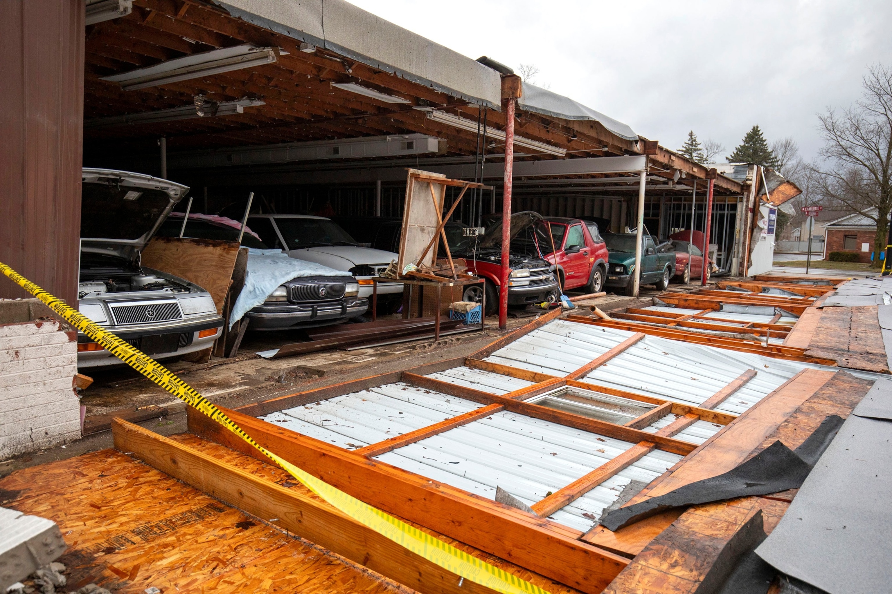 Severe weather continues to churn as death toll from US storms reaches 8<br><br>