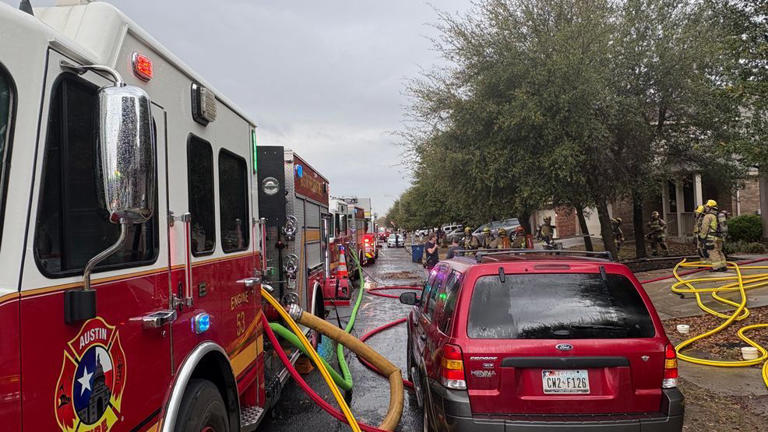 Four people displaced after Southeast Austin house fire