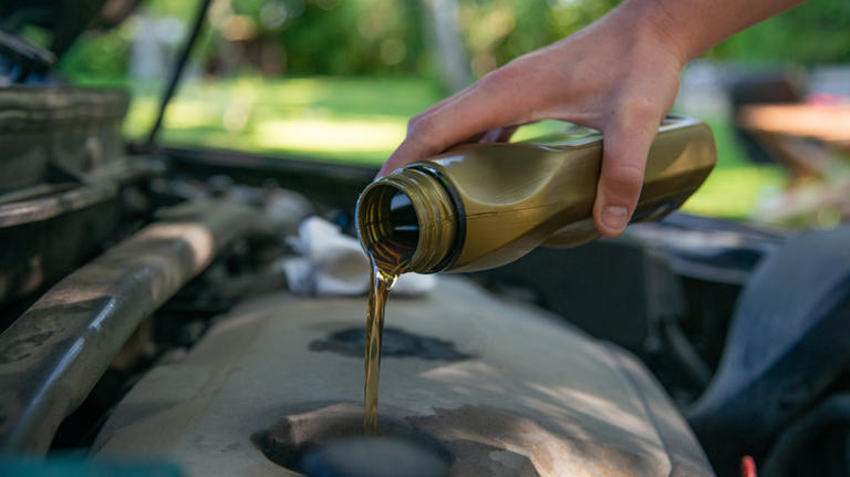 Is it a bad idea to change your oil filter without changing your oil?