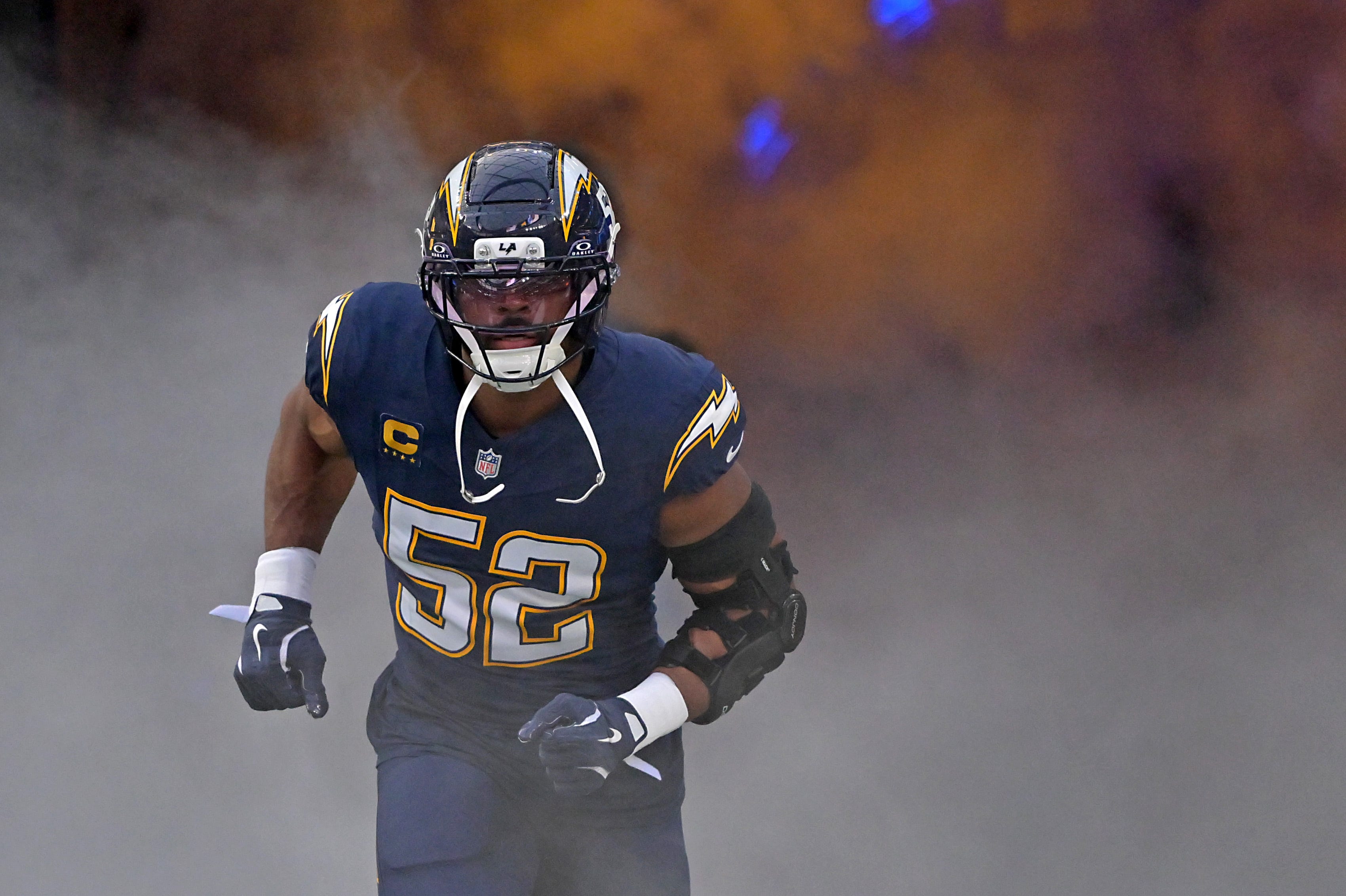 Return of the Mack: Chargers retain star edge rusher