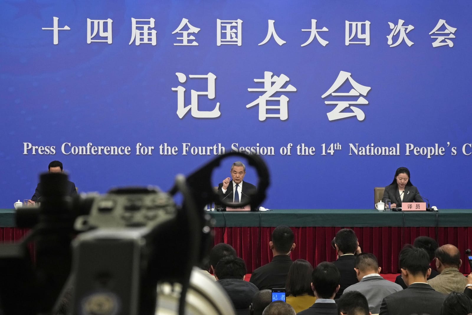 China's top diplomat urges Japan not to repeat militarist past