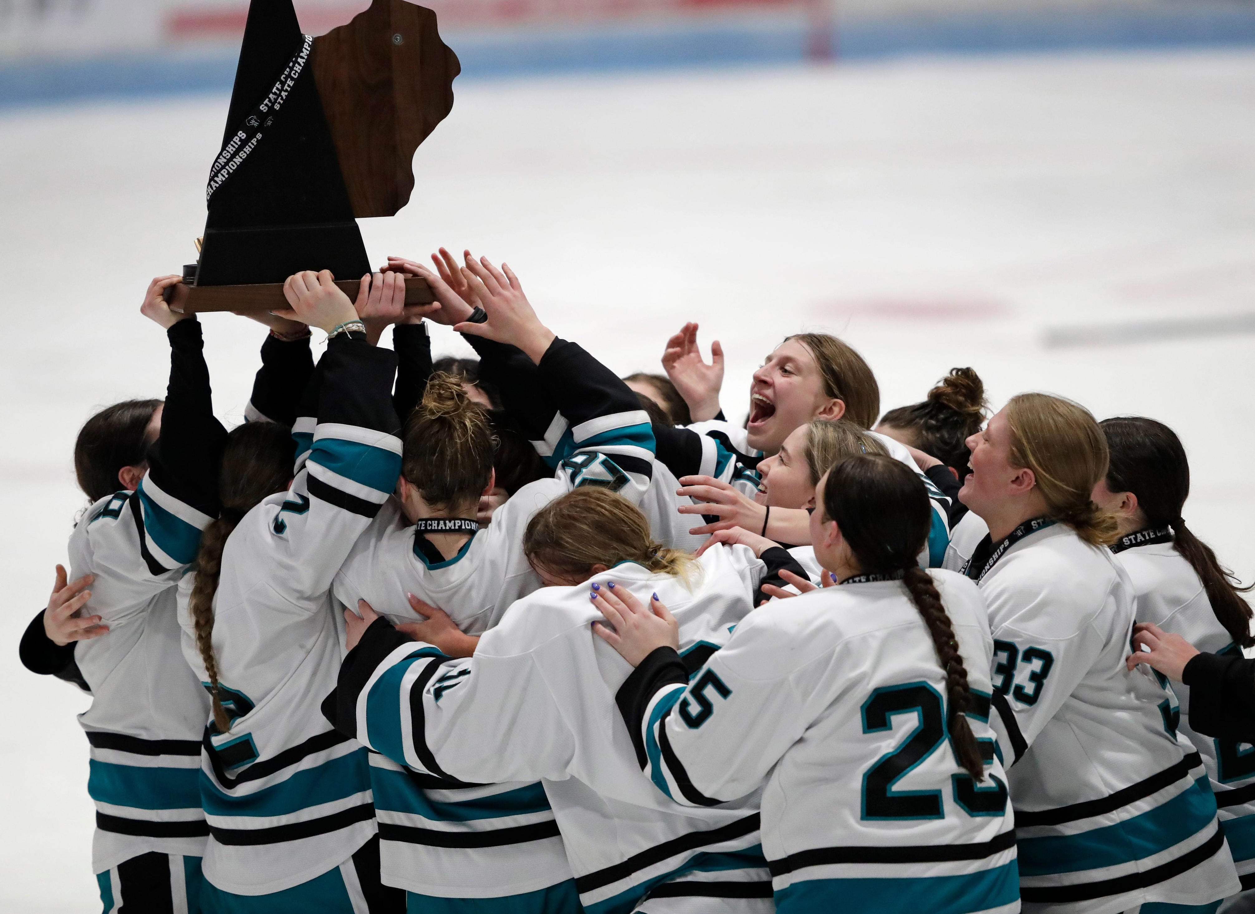 Faye Brunke leads Bay Area Ice Bears to WIAA state girls hockey title