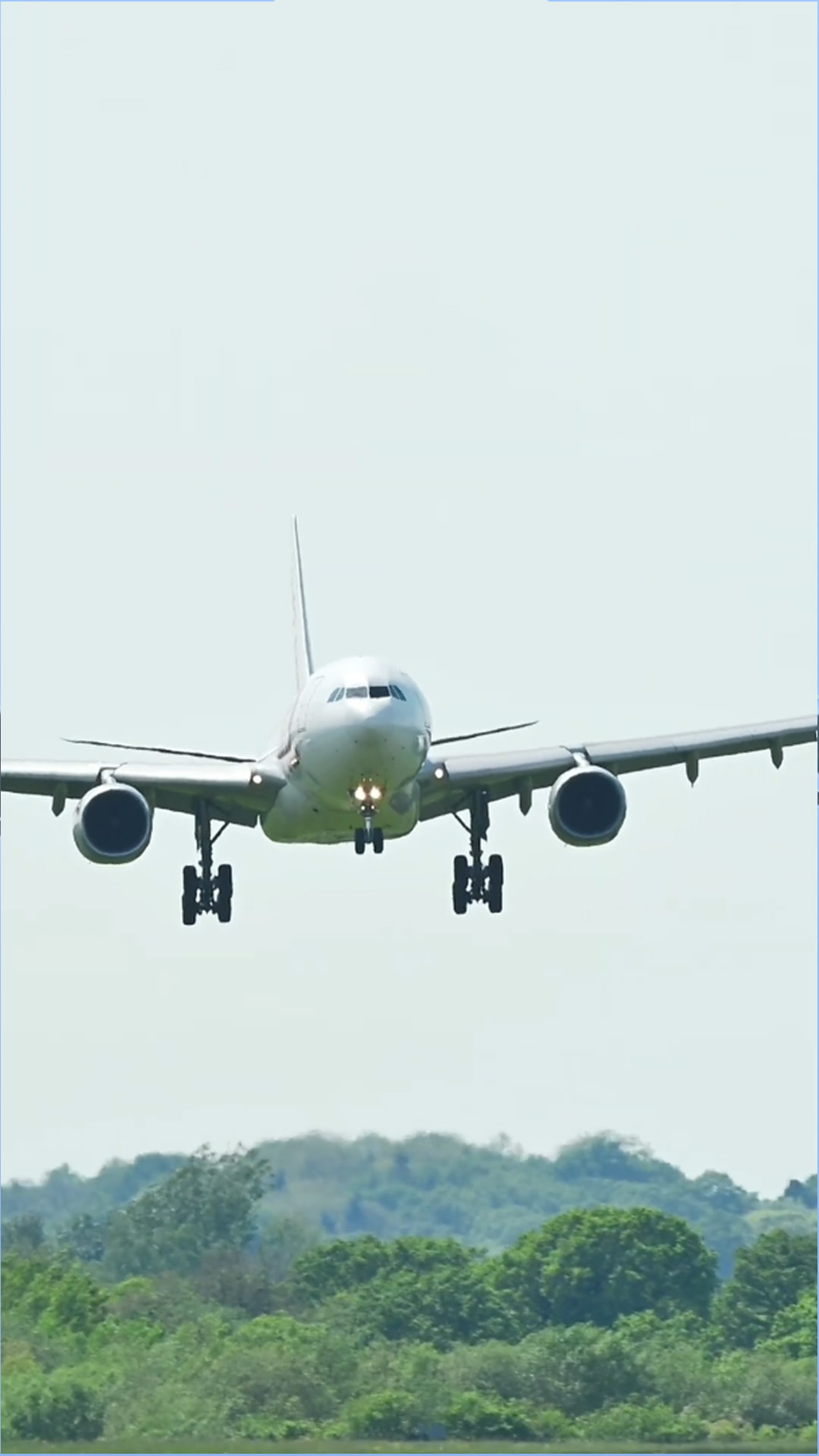 Why are these jet engines so loud on landing?