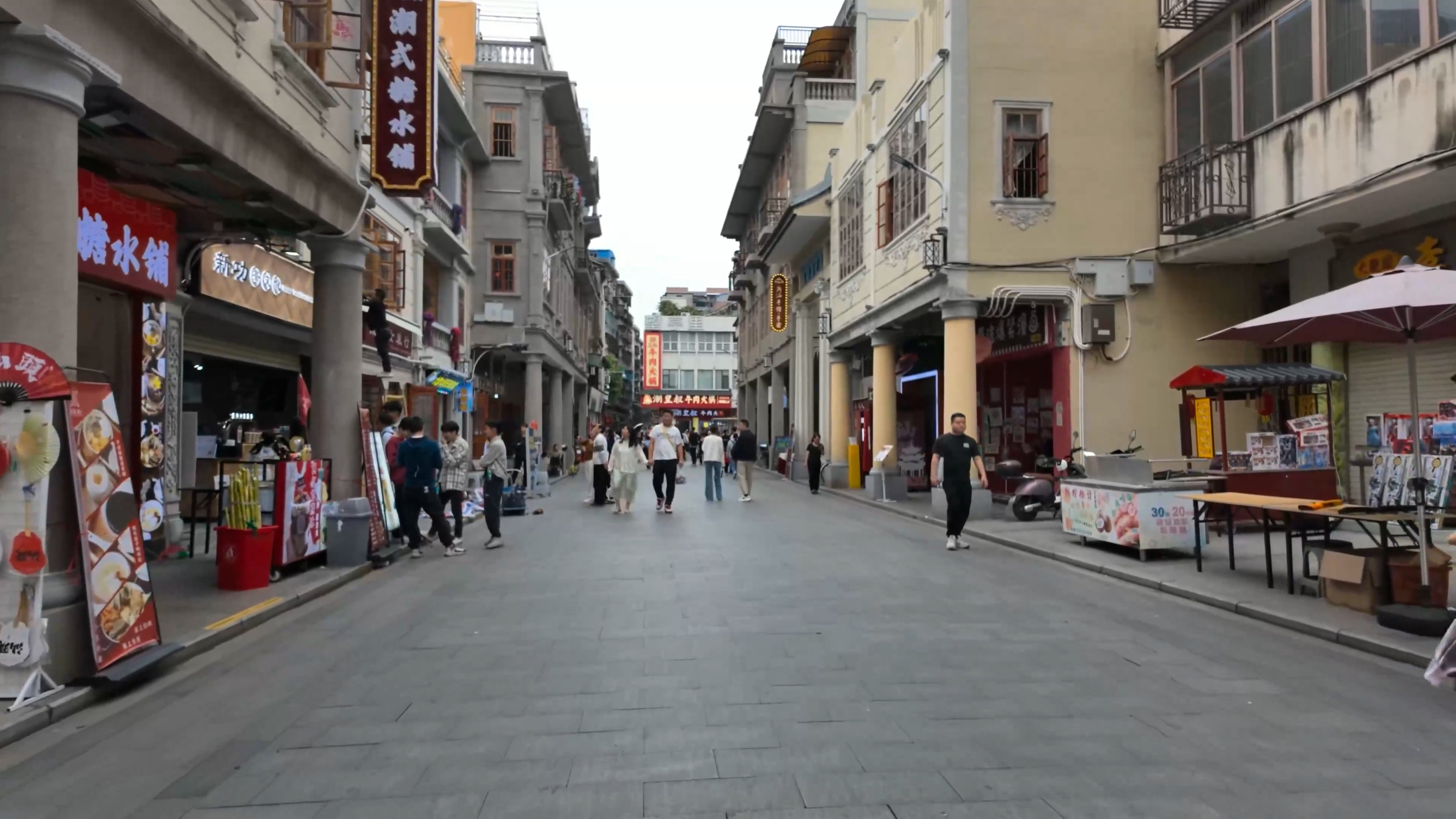 Antichi edifici lungo questa strada a Suzhou, Cina