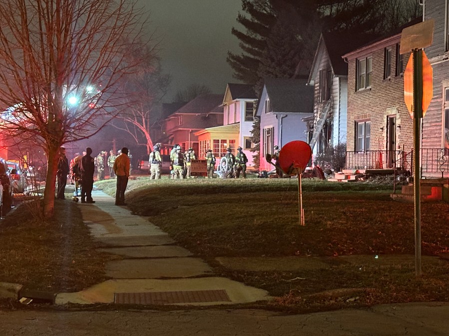 No injuries in early morning fire on Edgewater Avenue