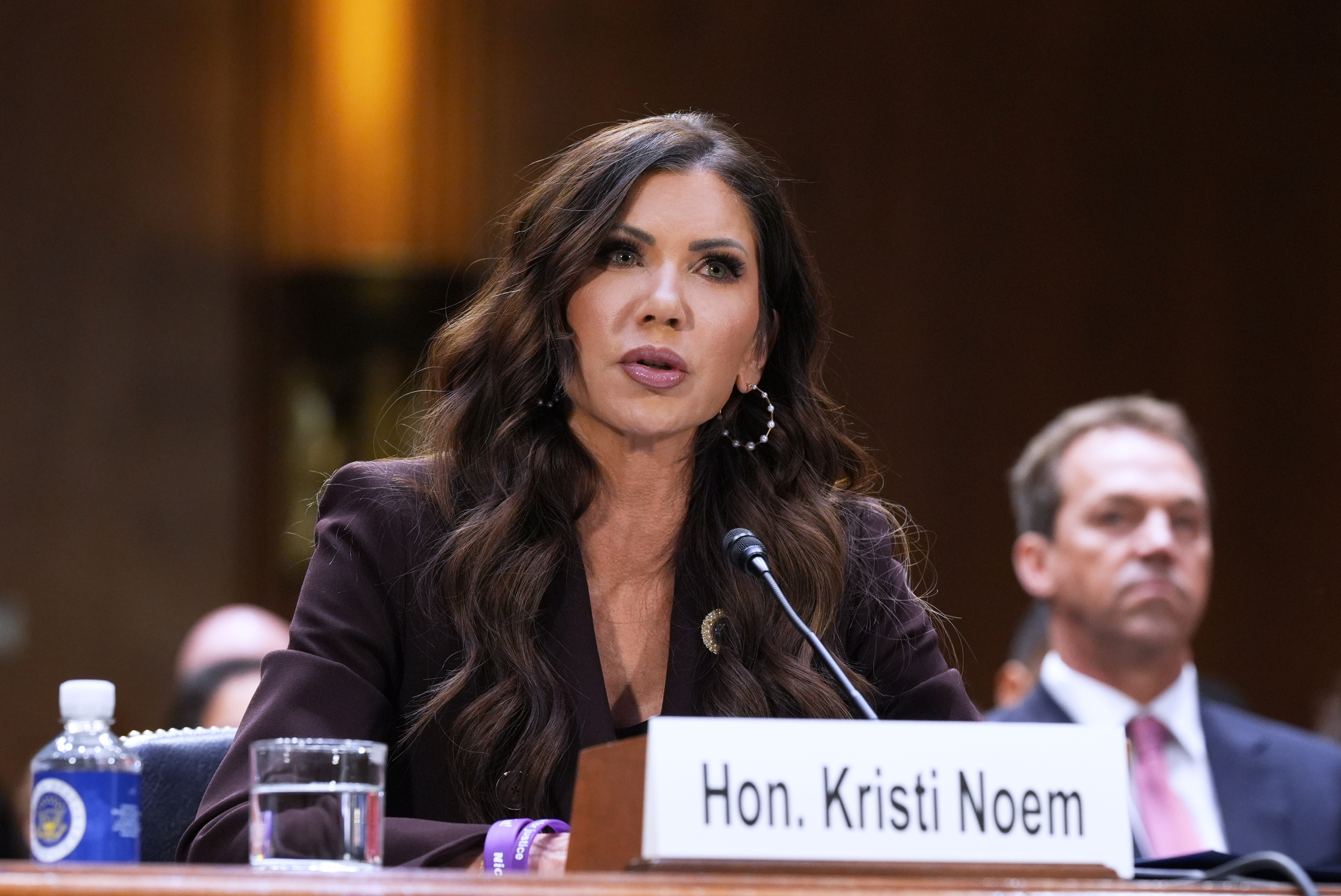 'Giọt nước tràn ly' khiến Bộ trưởng An ninh Nội địa Mỹ mất chức