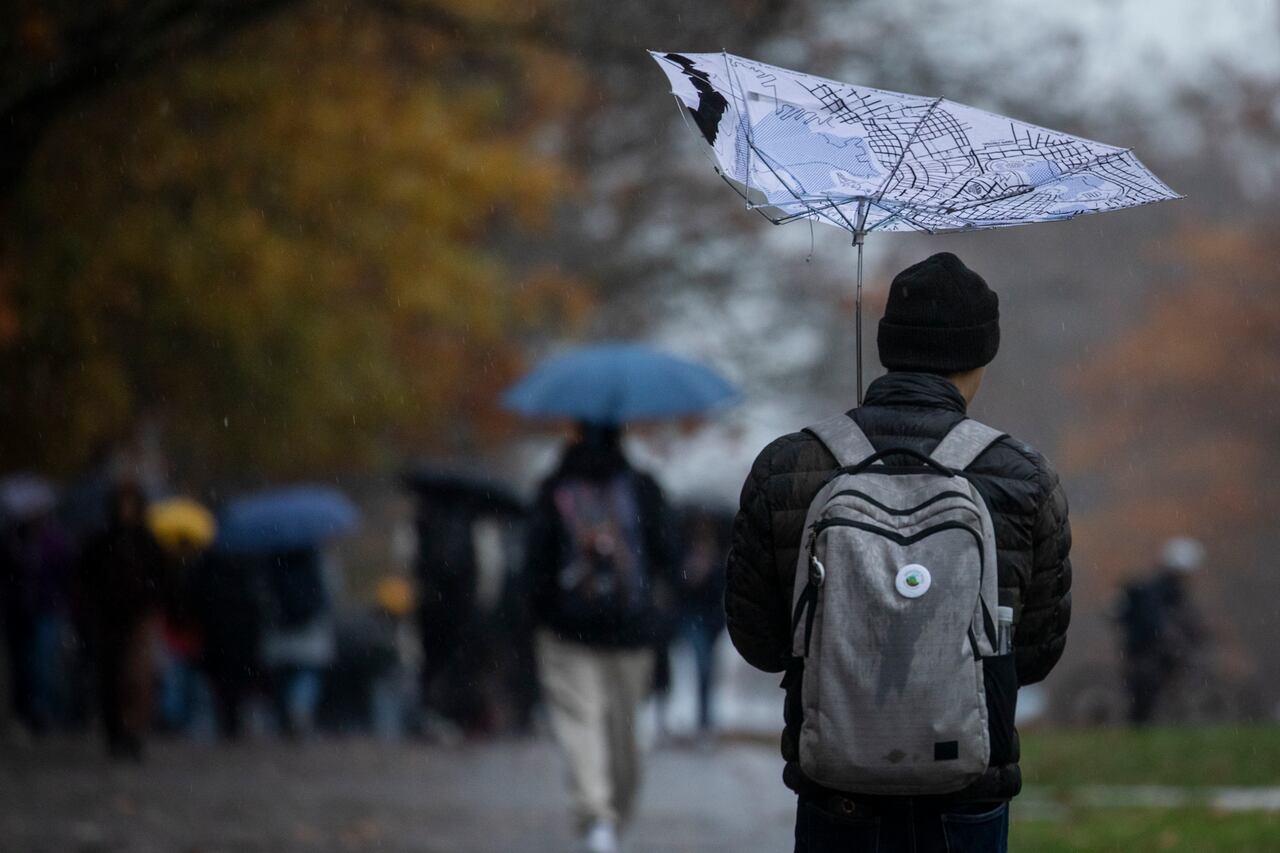 High winds knock out power to thousands across BC