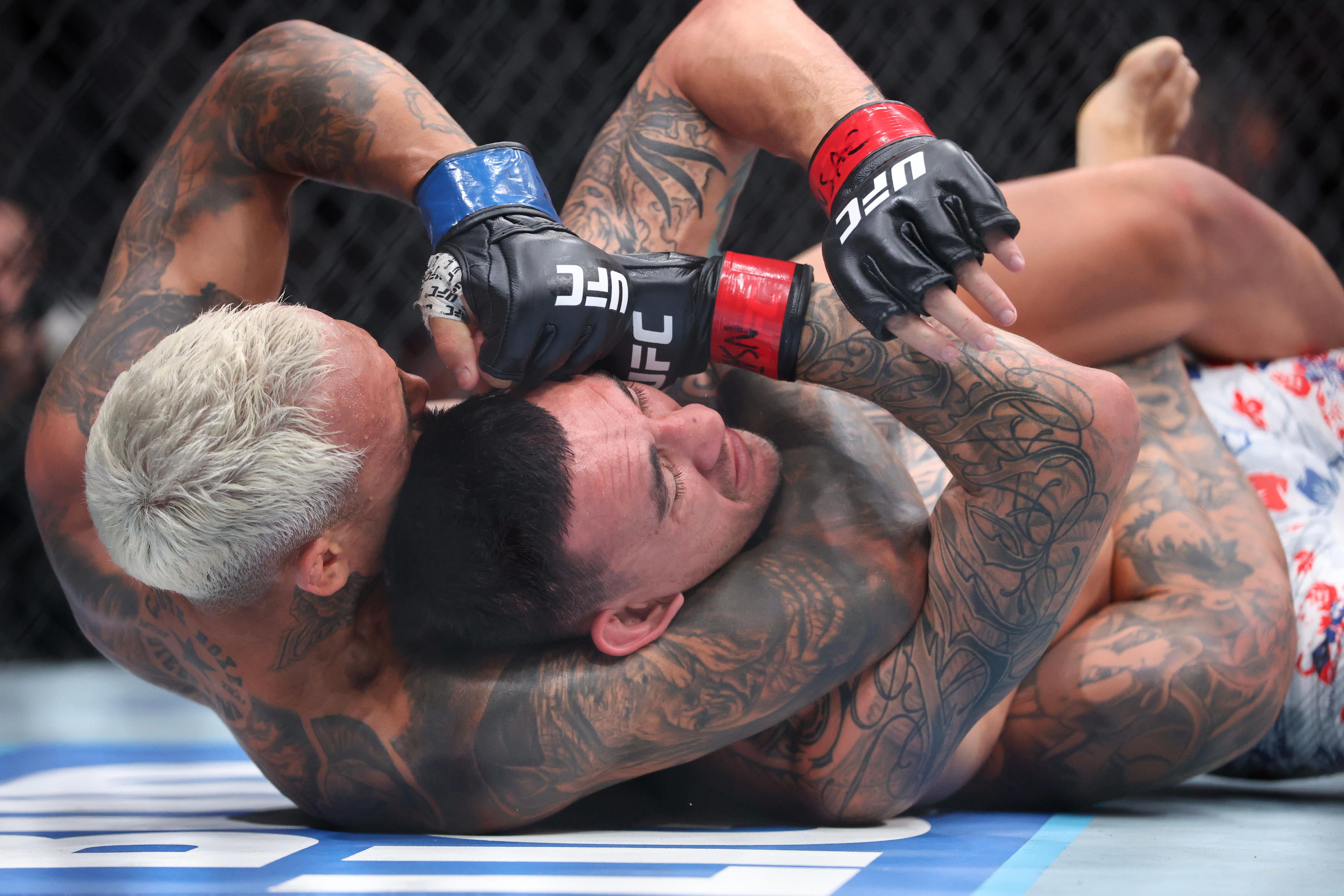 UFC 326 feed on Paramount+ cuts out during Holloway-Oliveira main event