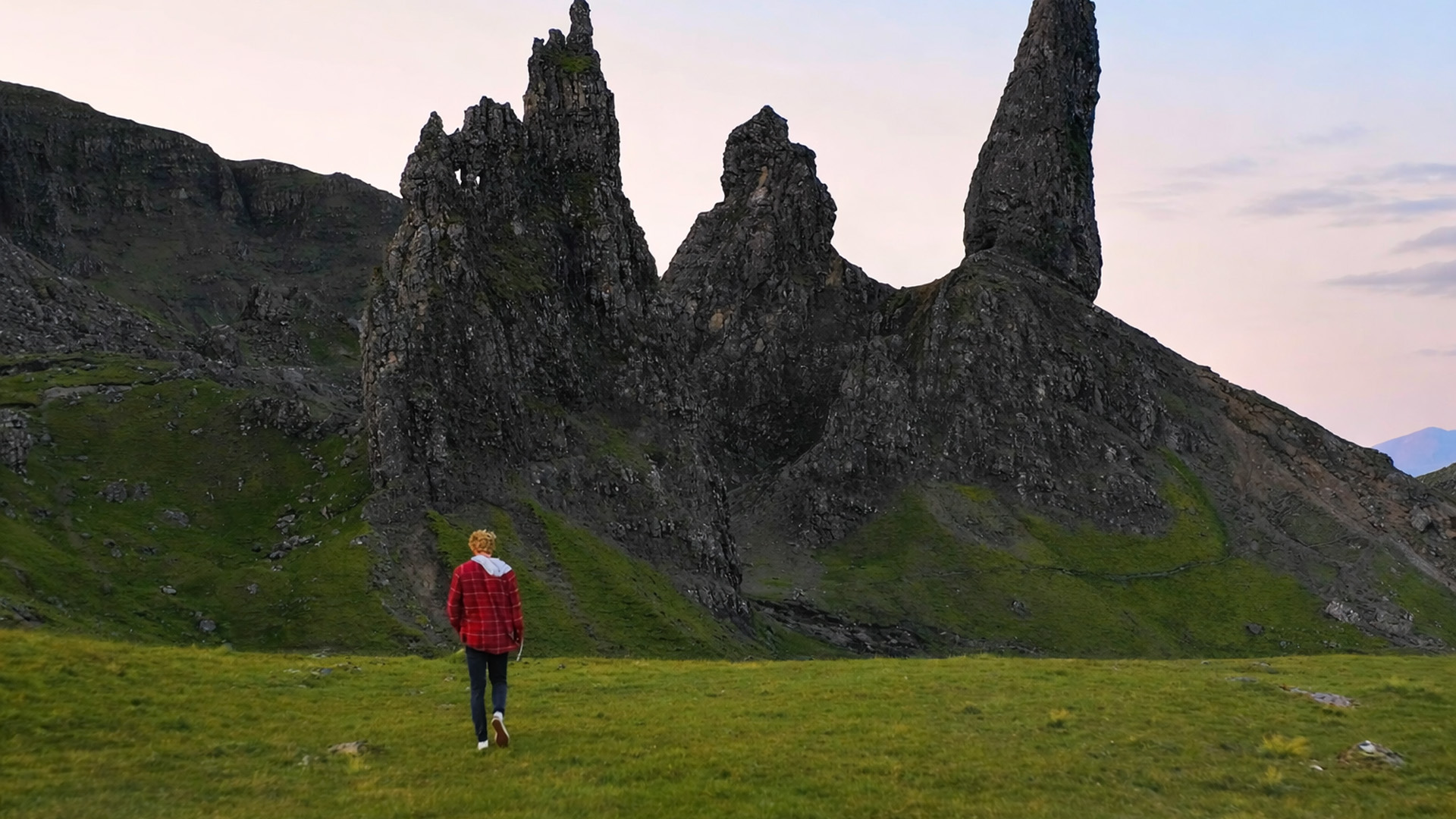 Discover hidden gems and famous landmarks of the British Isles