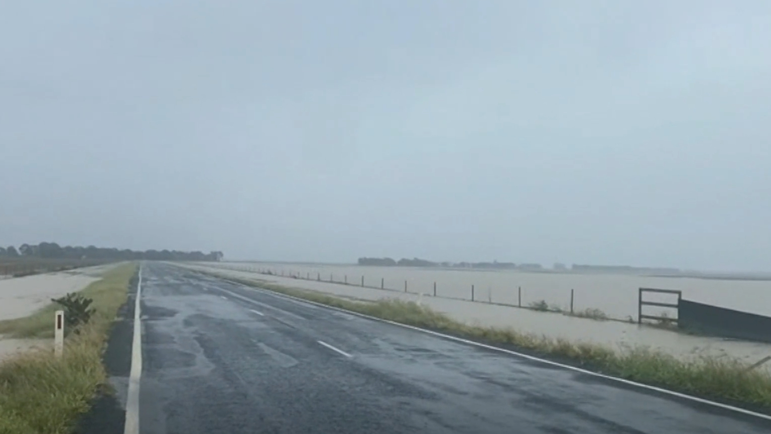 Tourists cut off as parts of Queensland pummelled with more rain