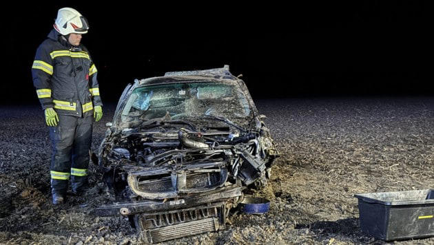 Ein Pkw-Lenker überlebte den schweren Crash wie durch ein Wunder.