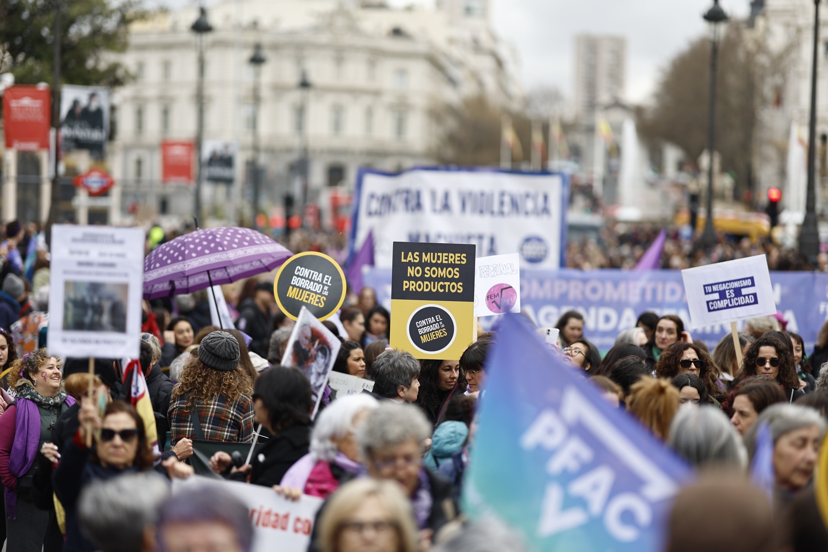 Miles de manifestantes en un 8M marcado por un llamamiento a la paz ...