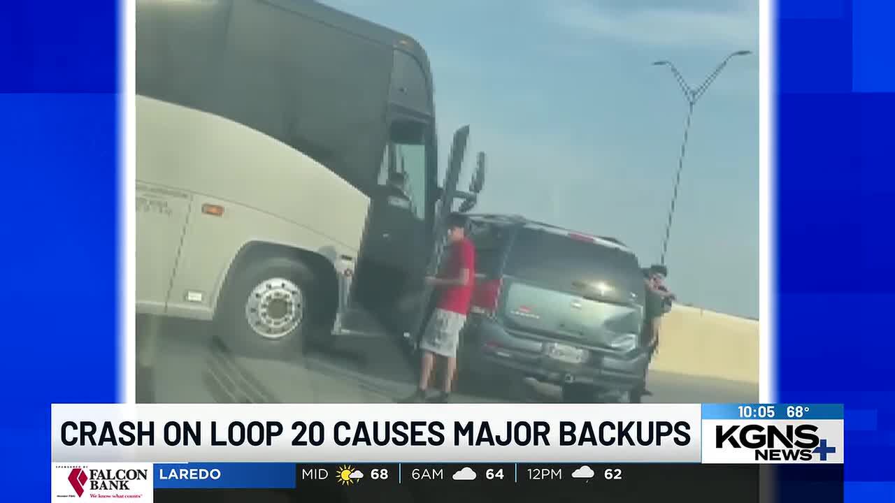 Bus crash on Loop 20 causes traffic backup