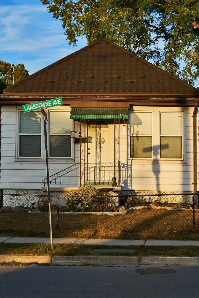 5. Uninsurable or Insurance-Desert Properties (Image Credits: Unsplash)