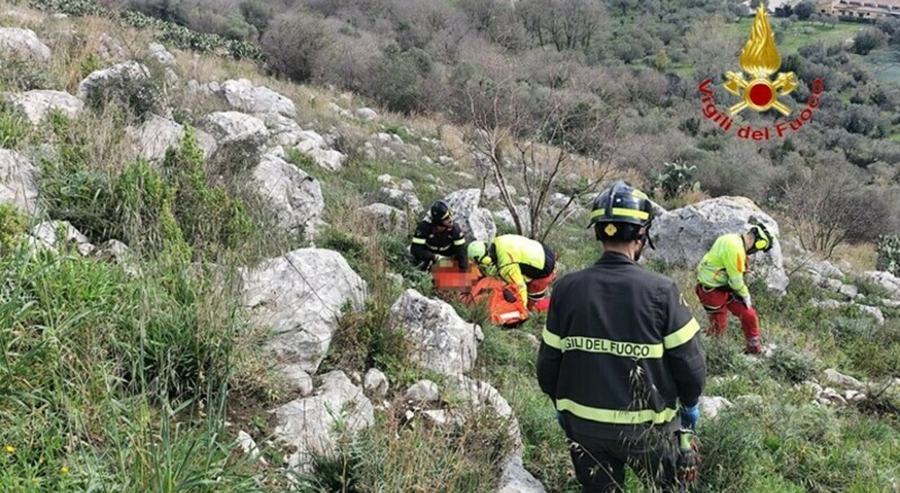 Castel Morrone, restano bloccati tra le rocce dopo una caduta in ...