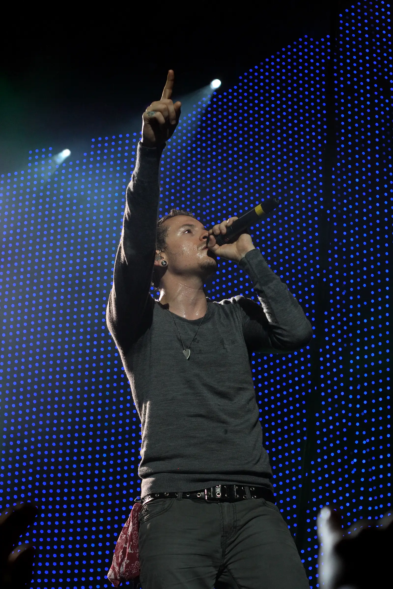4. Chester Bennington - The Fire That Kept an Entire Generation Going (Image Credits: Wikimedia)