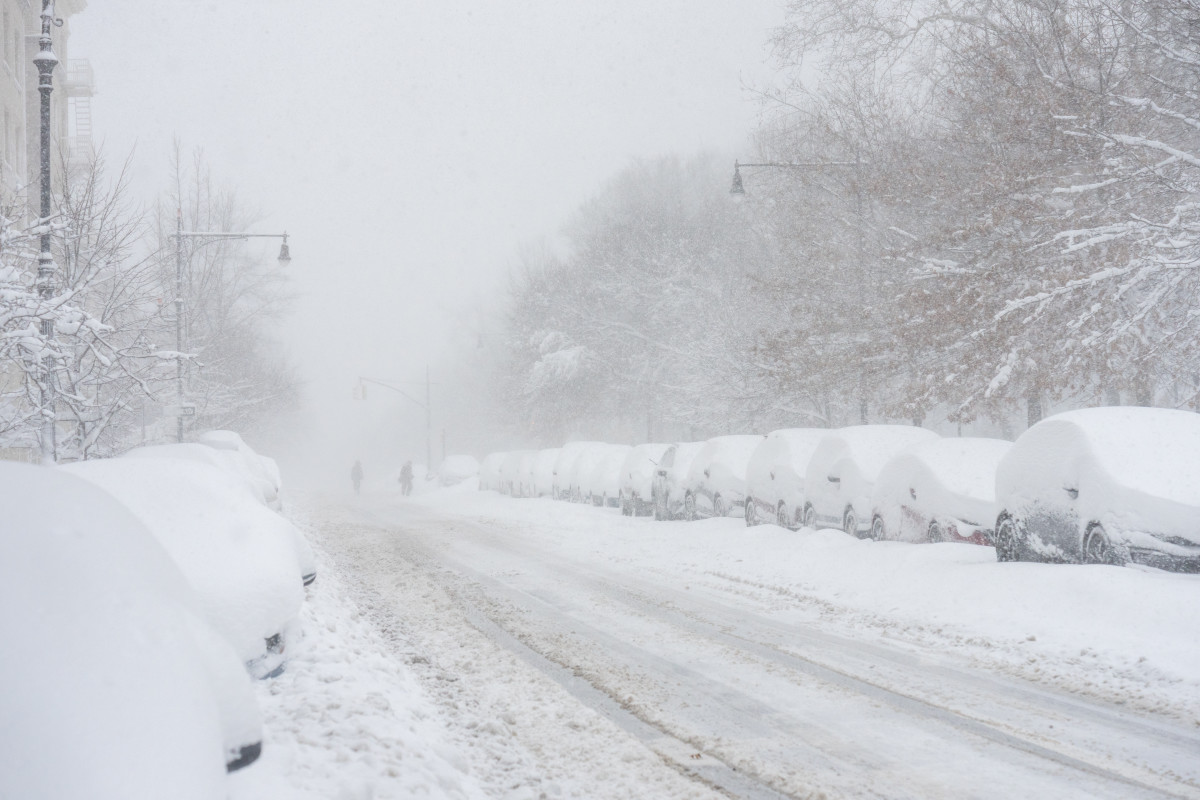 Winter storm warnings for 4 feet of snow, 55 mph winds emerge<br><br>