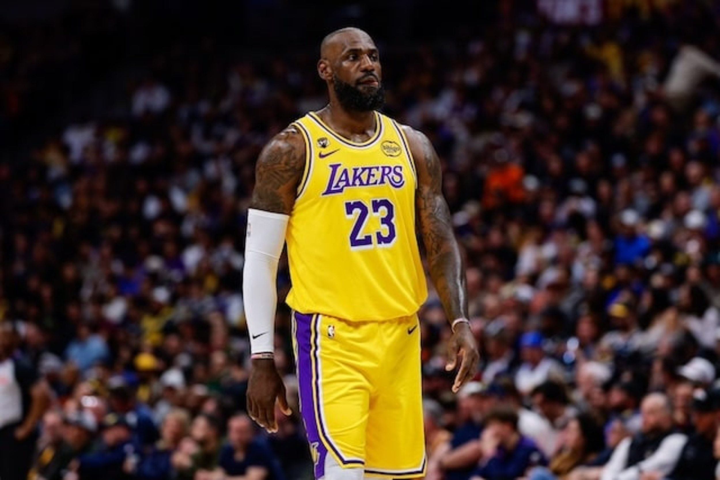 Magic Johnson congratulates LeBron James on breaking NBA FG record