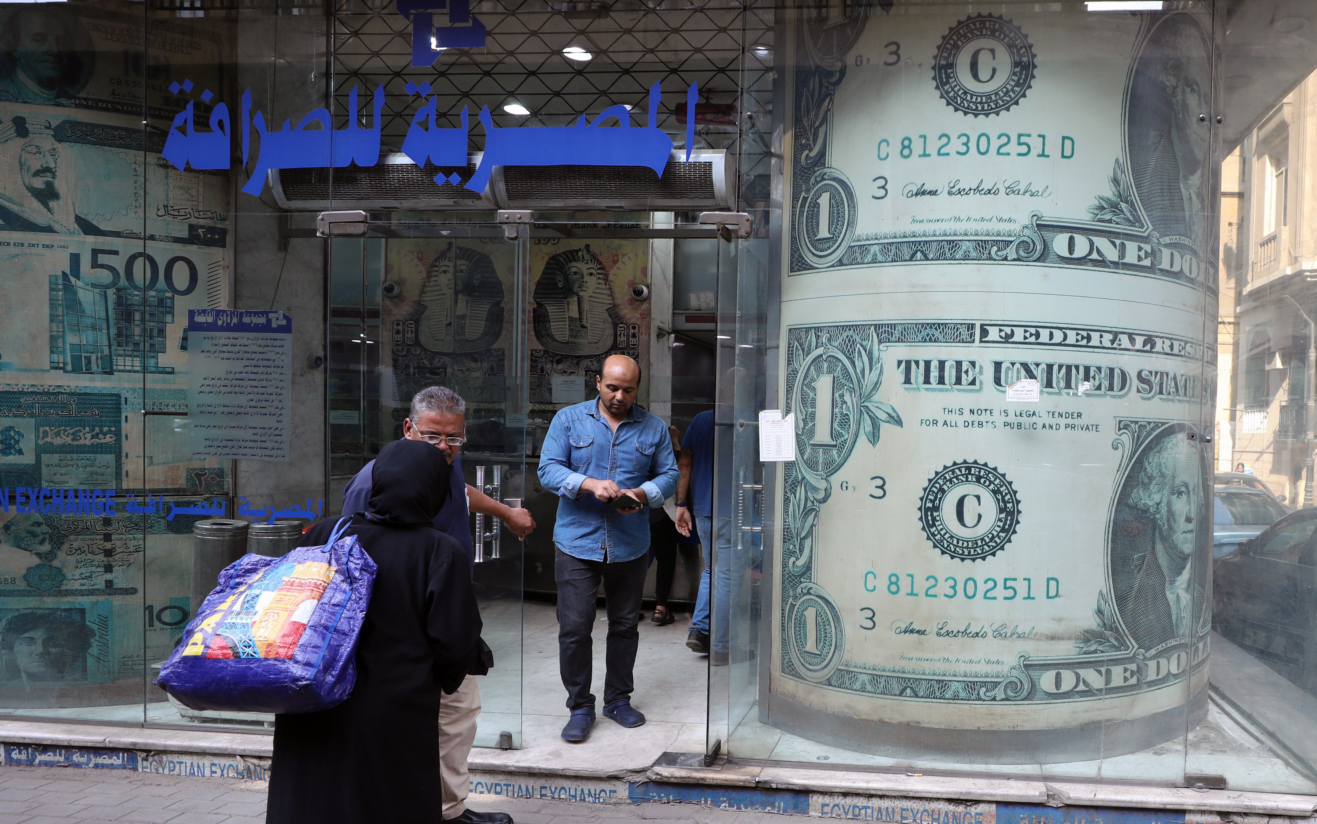 Foreign outflows push Egypt's pound to its lowest official level on record