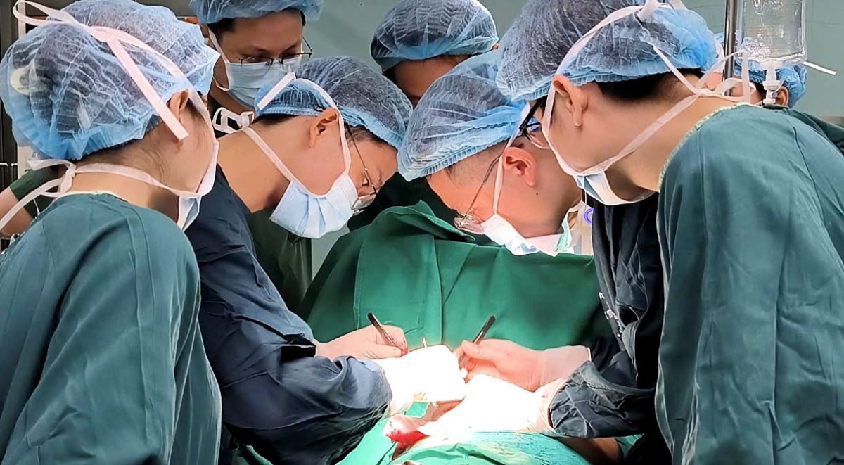 Nữ Việt kiều hoại tử, nhiễm trùng nặng sau nâng cấp vòng một